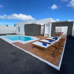 https://villalia-c6.in-canary-islands.com